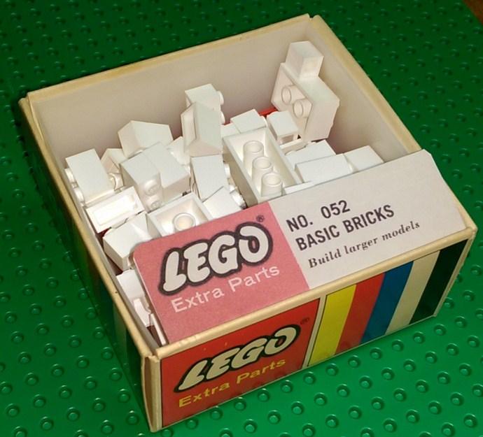 Assorted basic bricks - White