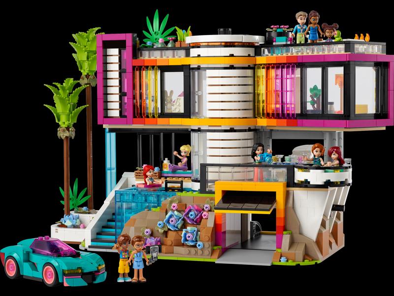Andrea's Modern Mansion