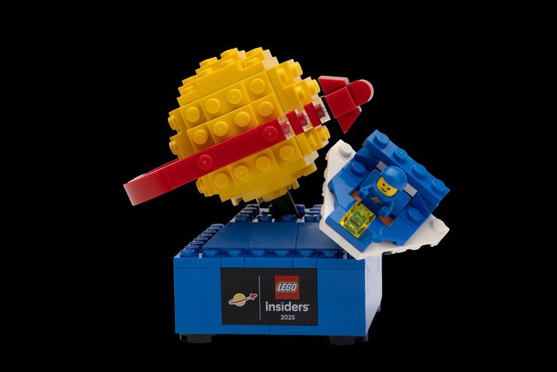 Retro Space Explorer