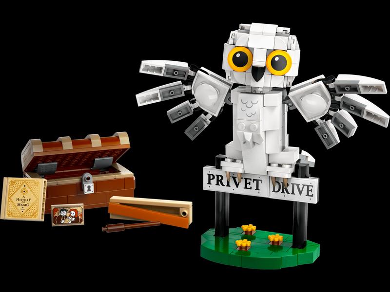 Hedwig at 4 Privet Drive